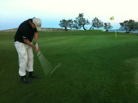 Van de Velde, en actitud muy digna